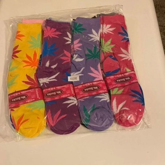 COPY - - 12 pair men weed leaf socks - Picture 2 of 2